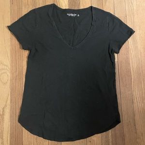 Abercrombie black v neck size m